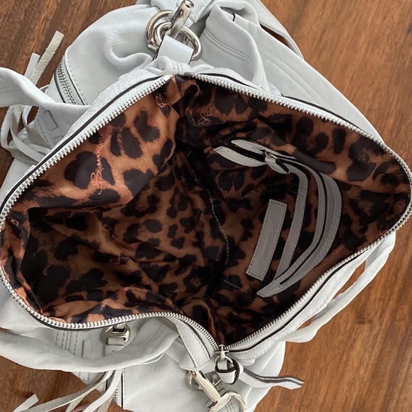 New Beautiful White Leather Satchel Med size - Picture 8 of 9